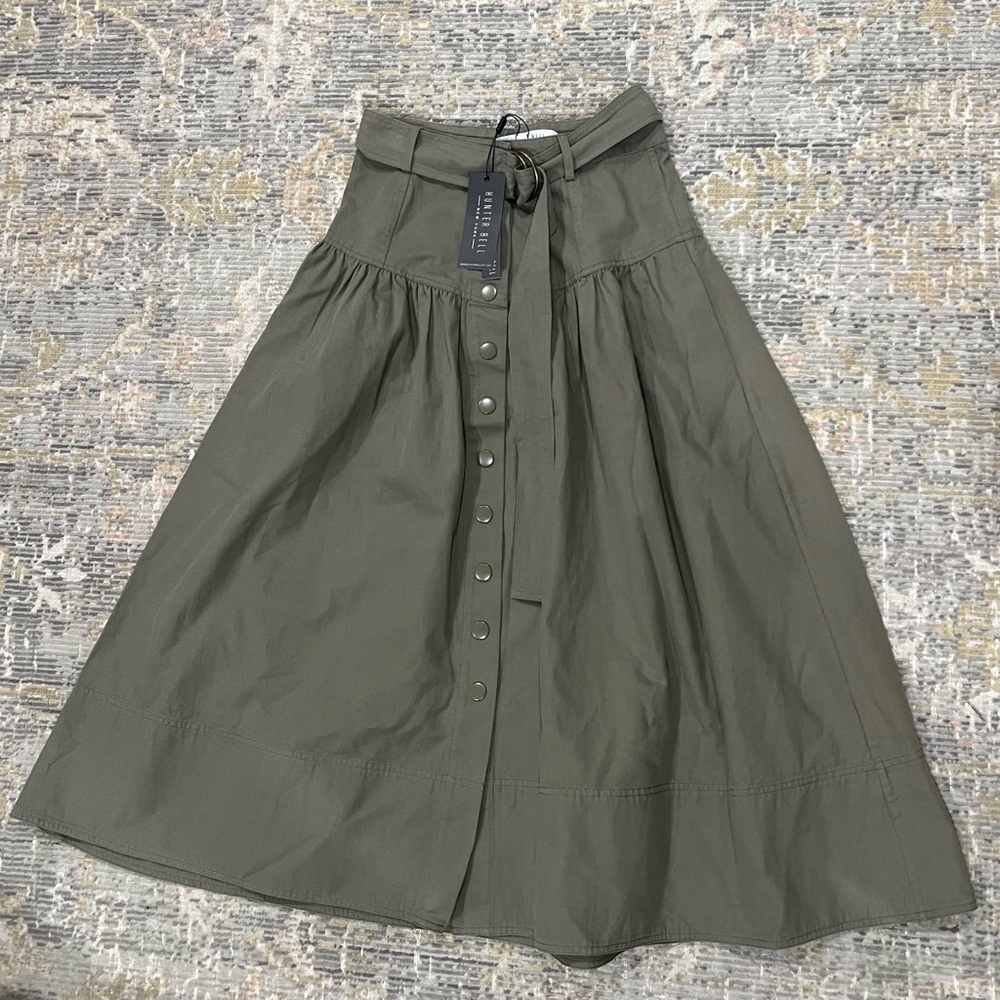 Hunter Bell 
Delaney Skirt 
Army green
Size 4 
NWT